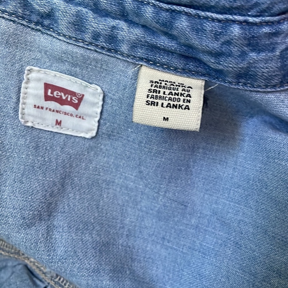 Size Medium/ Levis/ Jean Jacket - image 5